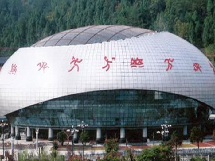 华阴体育中心球形网架加工安装